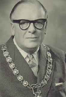 Dr George Holloway