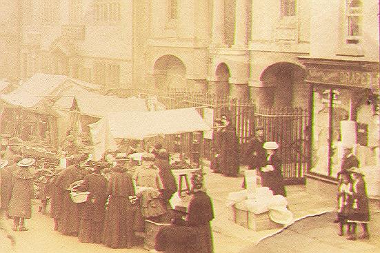 The street market in 1909
