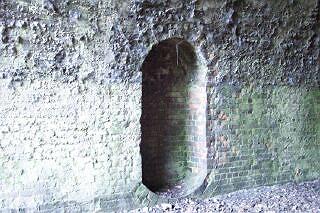 Railway workman's safety alcove