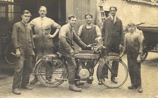 Tuck's Garage and staff circa 1930