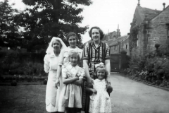 Cissie Tyzack Elizabeth O'Brien and Gwen Tyzack at Holdsworth House